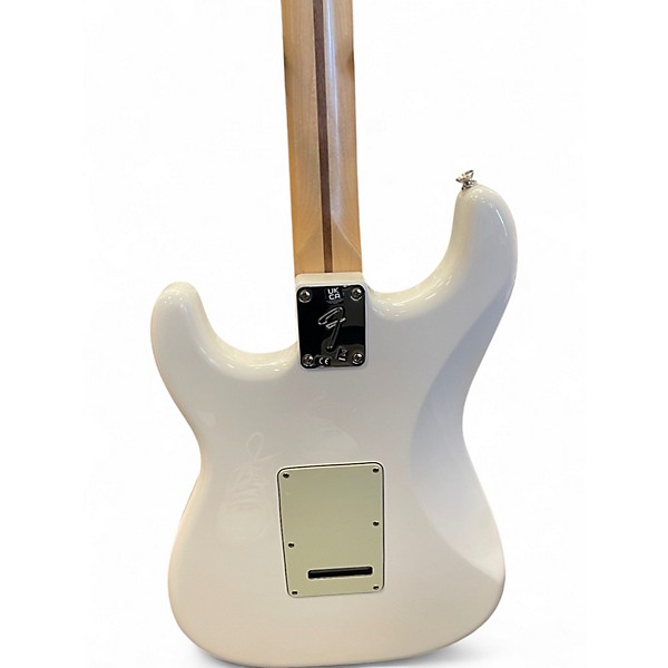 Used Fender PLAYER STRAT Polar White Solid Body Electric Guitar
