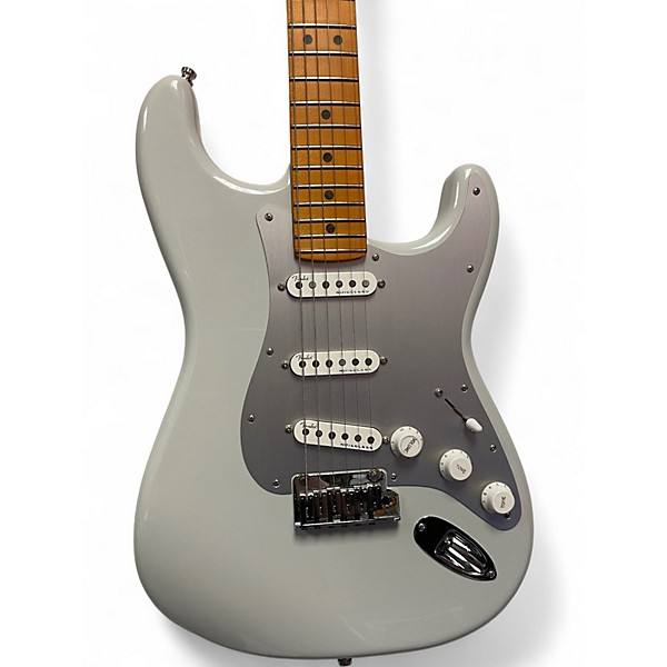 Used Fender American Ultra II Stratocaster White Solid Body Electric Guitar