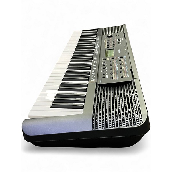 Used Yamaha psre273 Portable Keyboard