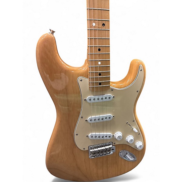 Used Fender Classic Series '70s Stratocaster Natural Solid Body Electric Guitar