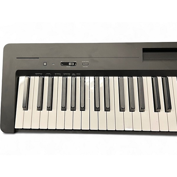 Used Yamaha P143 Digital Piano