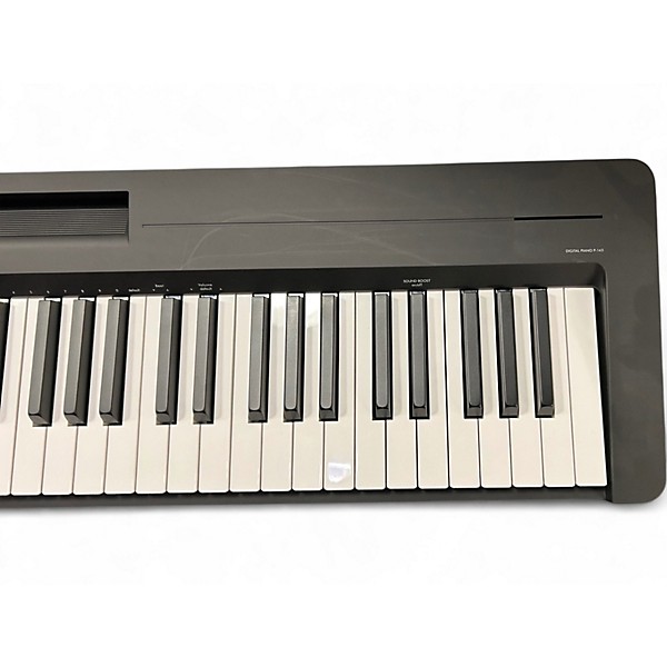 Used Yamaha P143 Digital Piano