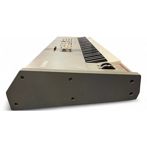 Used Yamaha Motif 8 88 Key Keyboard Workstation