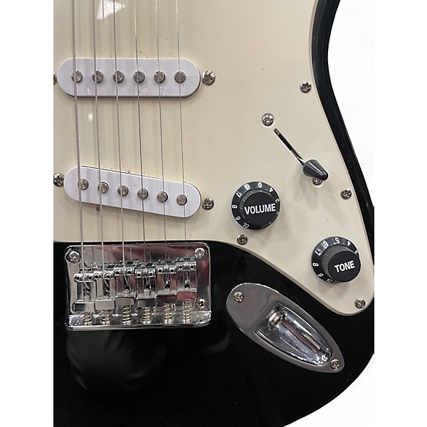 Used Squier Mini Affinity Stratocaster Black and White Electric Guitar
