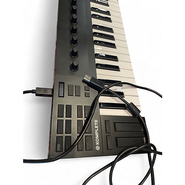 Used Native Instruments KOMPLETE KONTROL M32 MIDI Controller