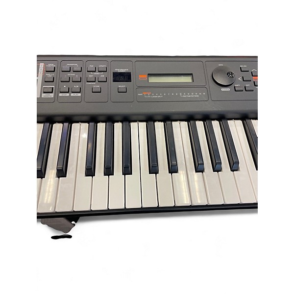 Used Yamaha MX61 61 Key Keyboard Workstation