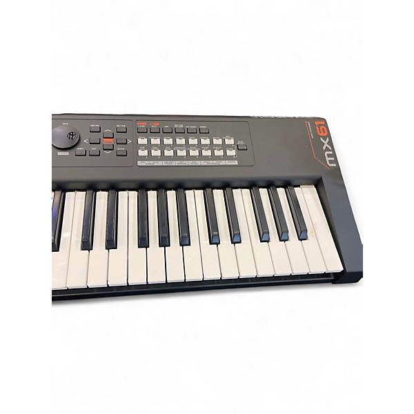 Used Yamaha MX61 61 Key Keyboard Workstation