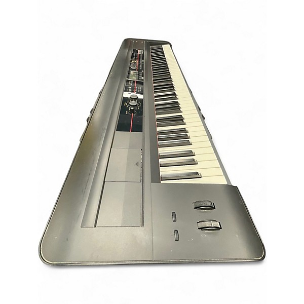 Used KORG Kross 61 Key Keyboard Workstation