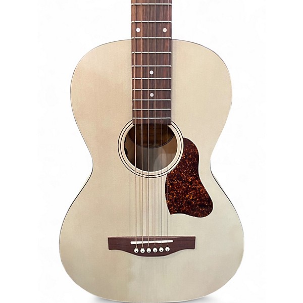 Used Art & Lutherie roadhouse Natural Acoustic Guitar
