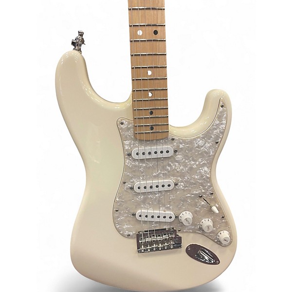 Used 2008 Fender Standard Strat Arctic White Solid Body Electric Guitar