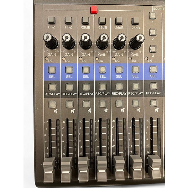 Used Zoom livetrak l-8 Unpowered Mixer