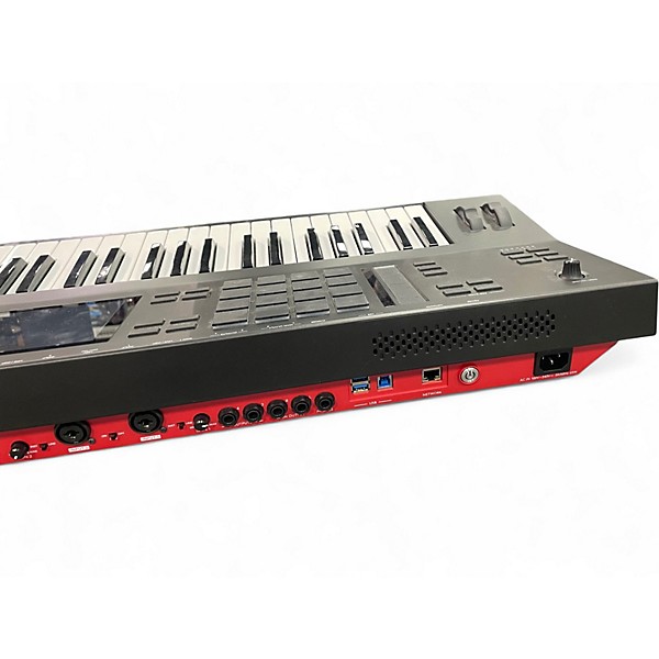 Used Akai Professional MPC KEY 61 KEYBOARD WORKSTATION Keyboard Workstation