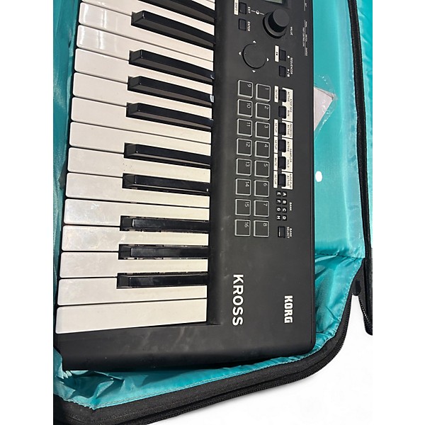 Used KORG Kross 61 Key Keyboard Workstation