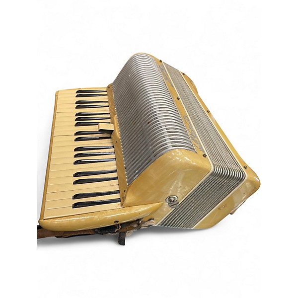 Used Stradella Halia Italia Accordion Accordion