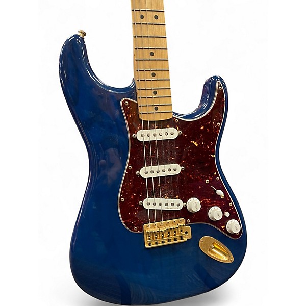Used 2010 Fender Deluxe Players Stratocaster Blue Solid Body Electric Guitar