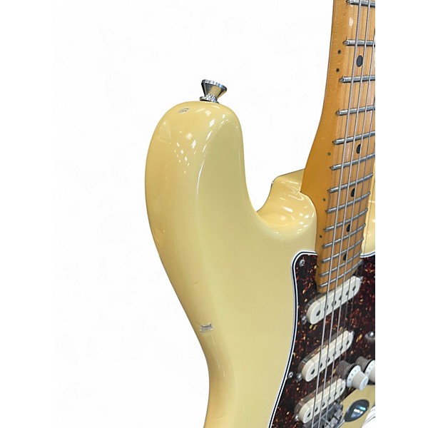 Used 1987 Fender American Standard Stratocaster Buttercream Solid Body Electric Guitar