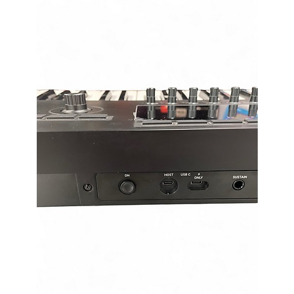 Used Native Instruments KOMPLETE KONTROL S61 MK3 MIDI Controller