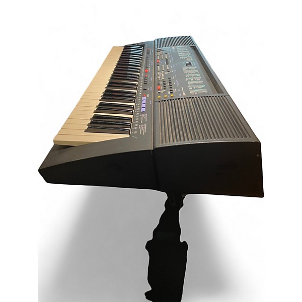 Used Yamaha PSR500 61-Key Portable Keyboard