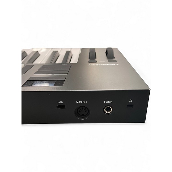 Used Novation LAUNCHKEY 25 MK4 MIDI Controller