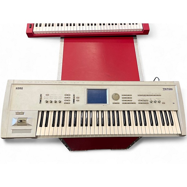 Used KORG TRITON 61 Keyboard Workstation