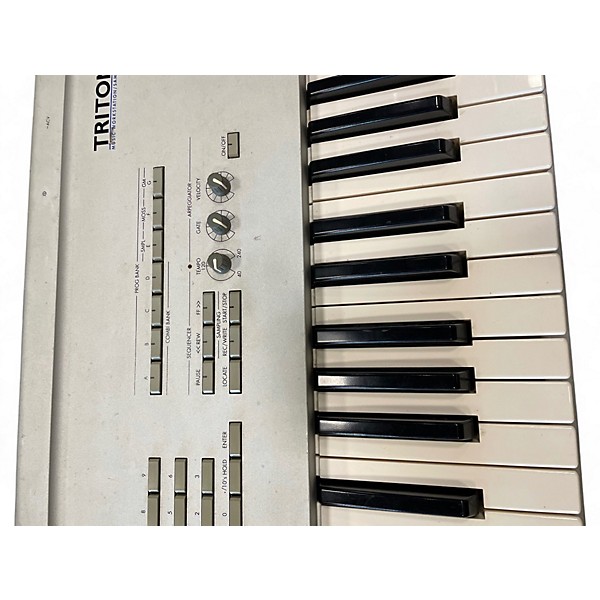 Used KORG TRITON 61 Keyboard Workstation