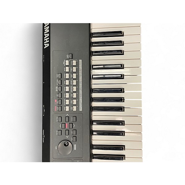 Used Yamaha MX61 61 Key Keyboard Workstation