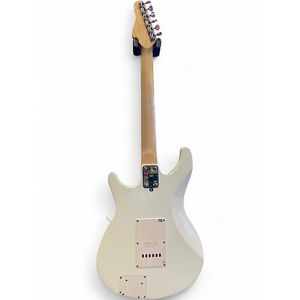 Used Behringer iAXE393 White Solid Body Electric Guitar