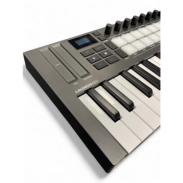 Used Novation Launchkey 25 Key MIDI Controller