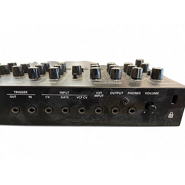 Used Roland se02 Synthesizer