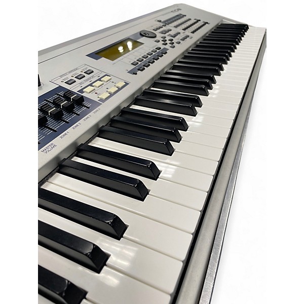 Used Yamaha MO8 88 Key Keyboard Workstation