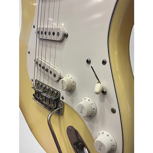 Vintage 1977 Fender Standard Stratocaster Alpine White Solid Body Electric Guitar
