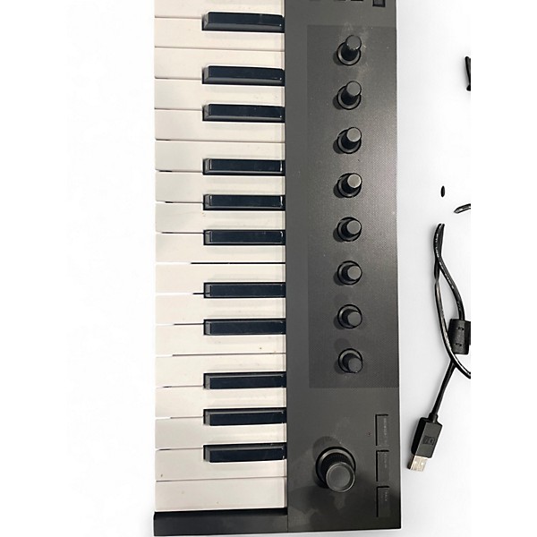 Used Native Instruments Komplete Kontrol M32 MIDI Controller