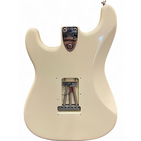 Used Fender Classic Series '70s Stratocaster White Solid Body Electric Guitar