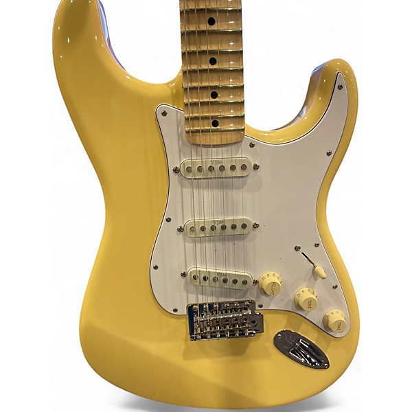Used Fender Artist Series Yngwie Malmsteen Stratocaster Vintage White Solid Body Electric Guitar