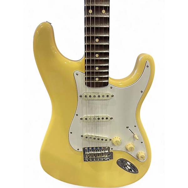 Used Fender Artist Series Yngwie Malmsteen Stratocaster Vintage White Solid Body Electric Guitar