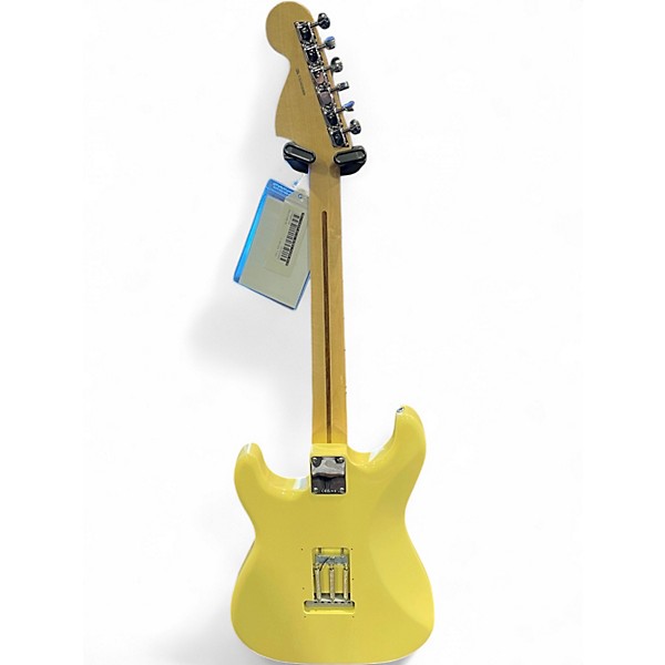 Used Fender Artist Series Yngwie Malmsteen Stratocaster Vintage White Solid Body Electric Guitar