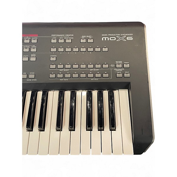 Used Yamaha MOXF6 61 Key Keyboard Workstation