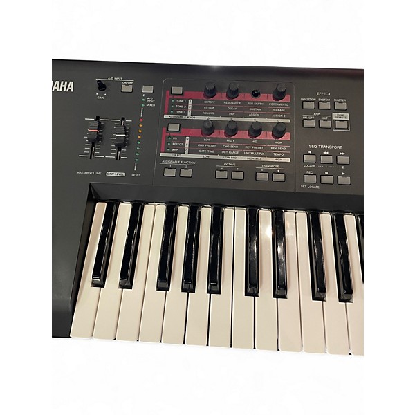 Used Yamaha MOXF6 61 Key Keyboard Workstation