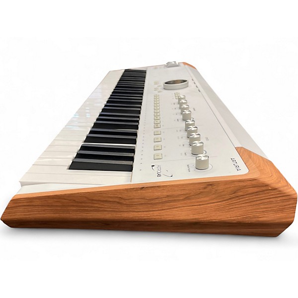 Used Arturia ASTROLAB 61 Key