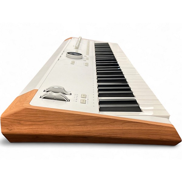 Used Arturia ASTROLAB 61 Key