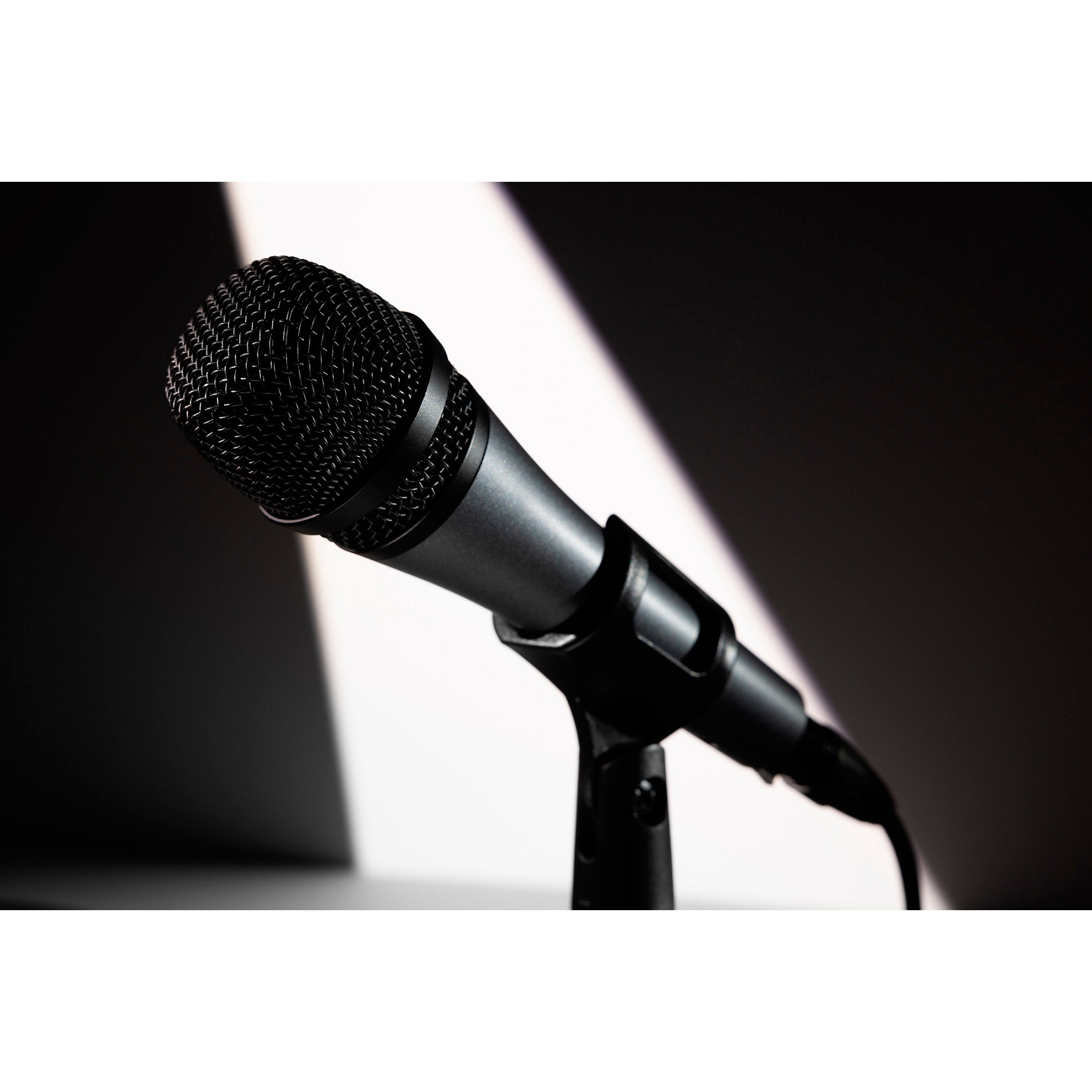 Sennheiser e 835 Cardioid Dynamic Vocal Microphone | Guitar Sennheiser e 835 Cardioid Dynamic Vocal Microphone | Guitar