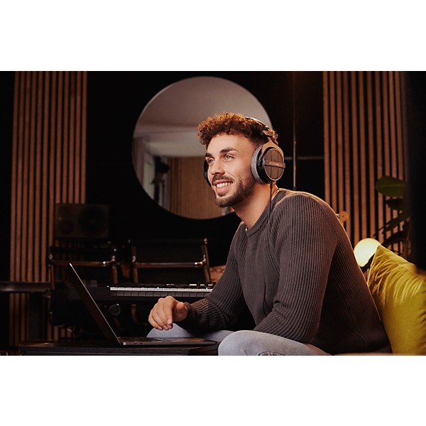 Open Box beyerdynamic DT 990 PRO Open Studio Headphones 250 Ohms Level 2  888365949864