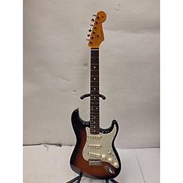 Used Fender American Vintage 1962 Stratocaster Solid Body Electric Guitar