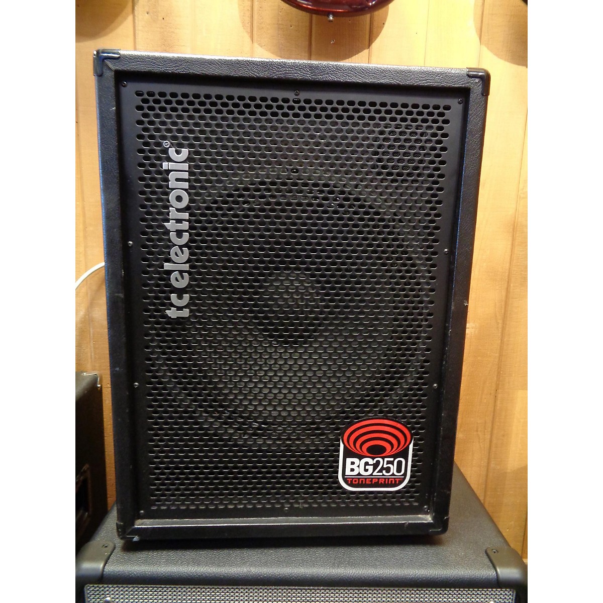 Used TC Electronic BG250 115 250W 1x15 Bass Combo Amp Guitar Center
