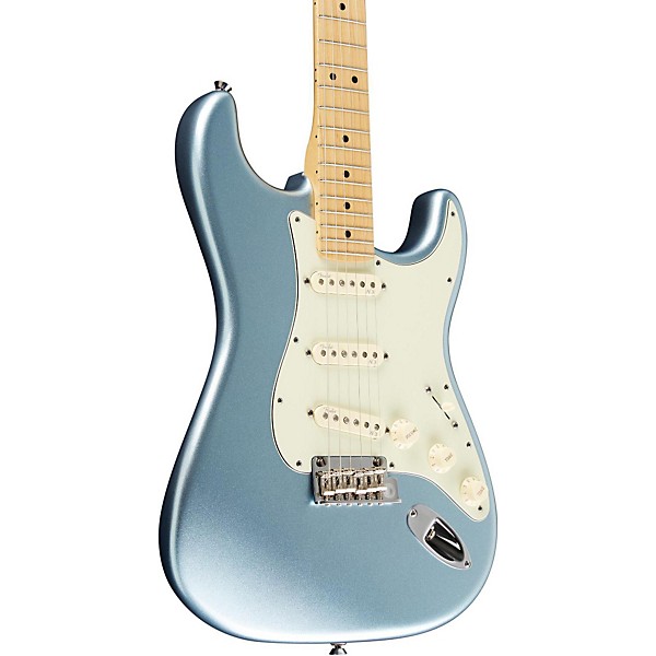 Fender American Deluxe Stratocaster Plus Electric Guitar Ice Blue Metallic
