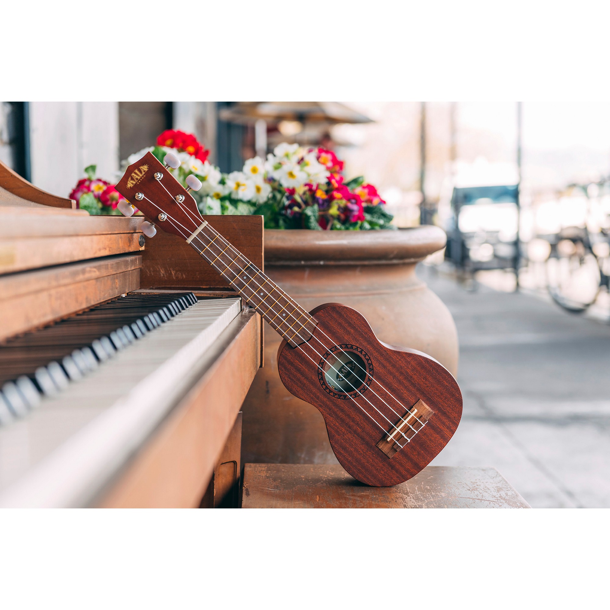 Kala Ukulélé Soprano en Acajou Satiné (KA-15S) : : Instruments de  musique et Sono