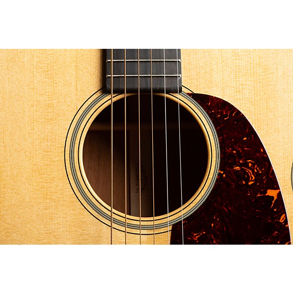 Martin Standard Series 00-18 Grand Concert Acoustic Guitar Natural