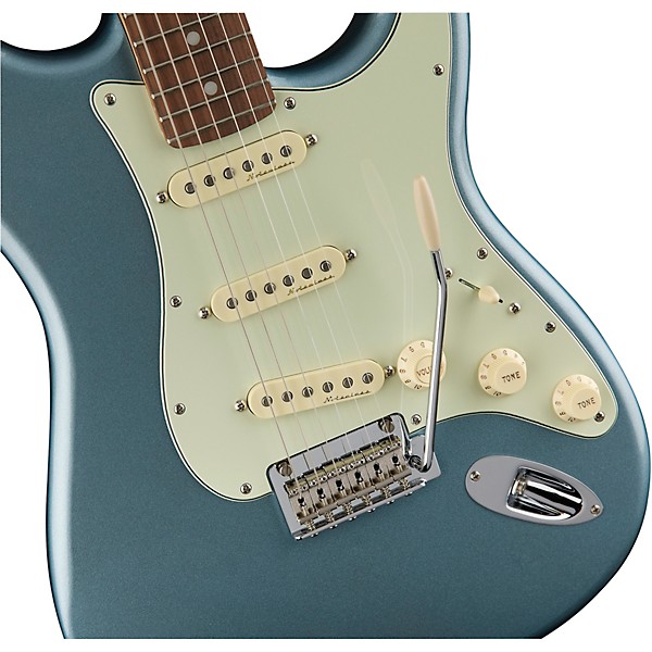 Fender Deluxe Roadhouse Stratocaster Pau Ferro Fingerboard Mystic Ice Blue
