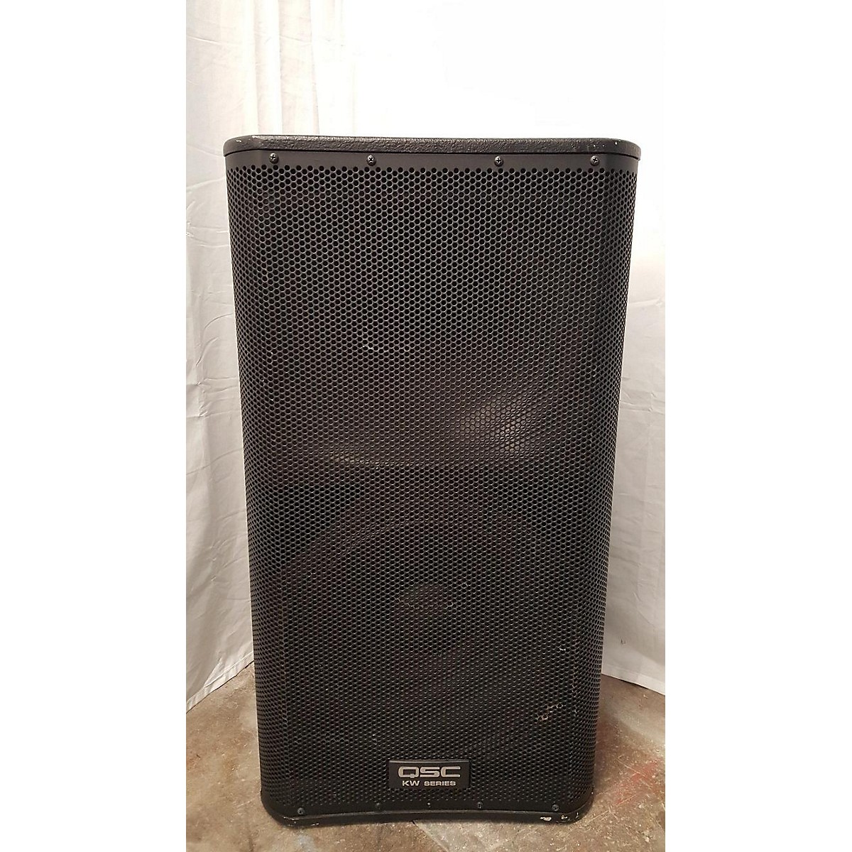 Used QSC KW152 15In 2Way Powered Speaker Guitar Center