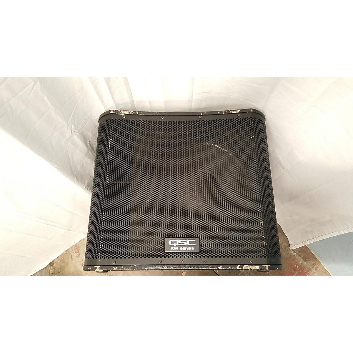 Used QSC KW181 1000W Powered Subwoofer Guitar Center
